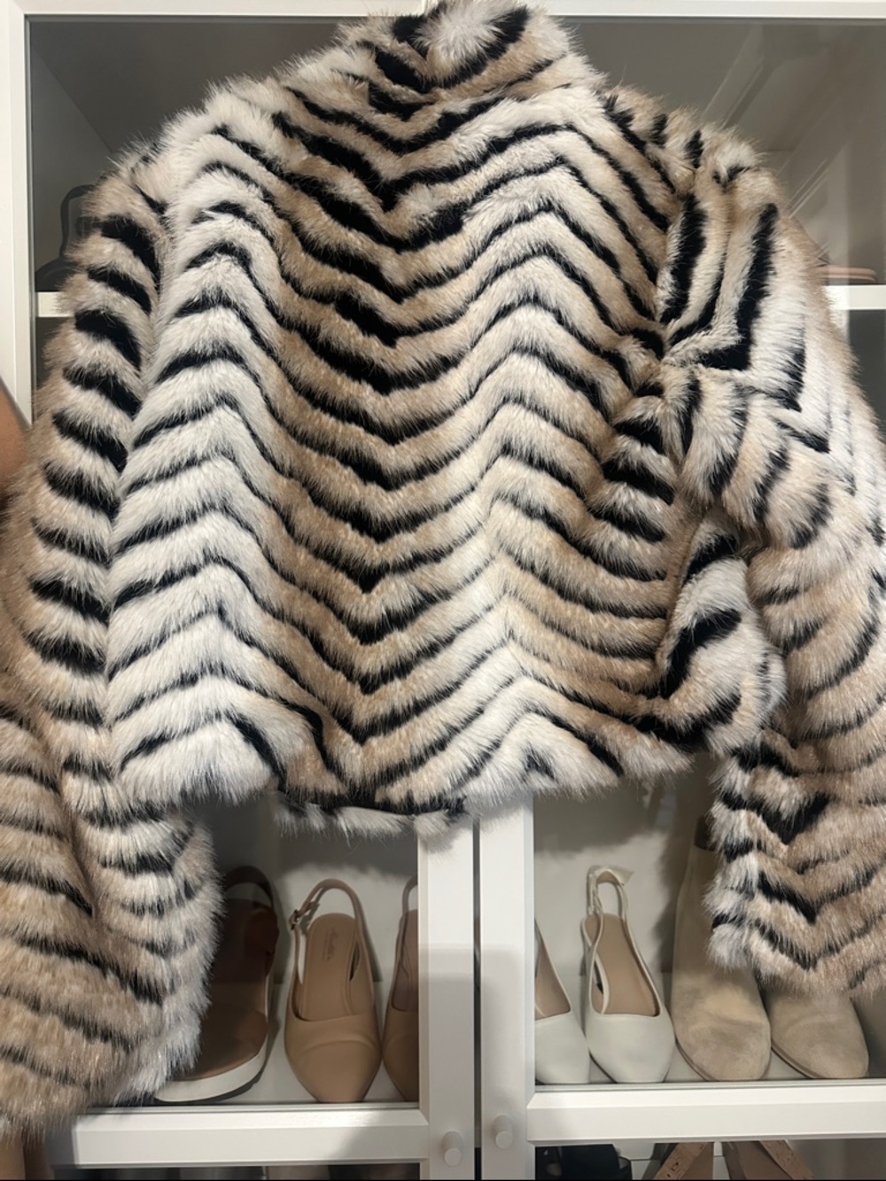 Azalea Wang Striped Faux Fur Cropped Jacket - Black White & Beige XL - Picture 4 of 4